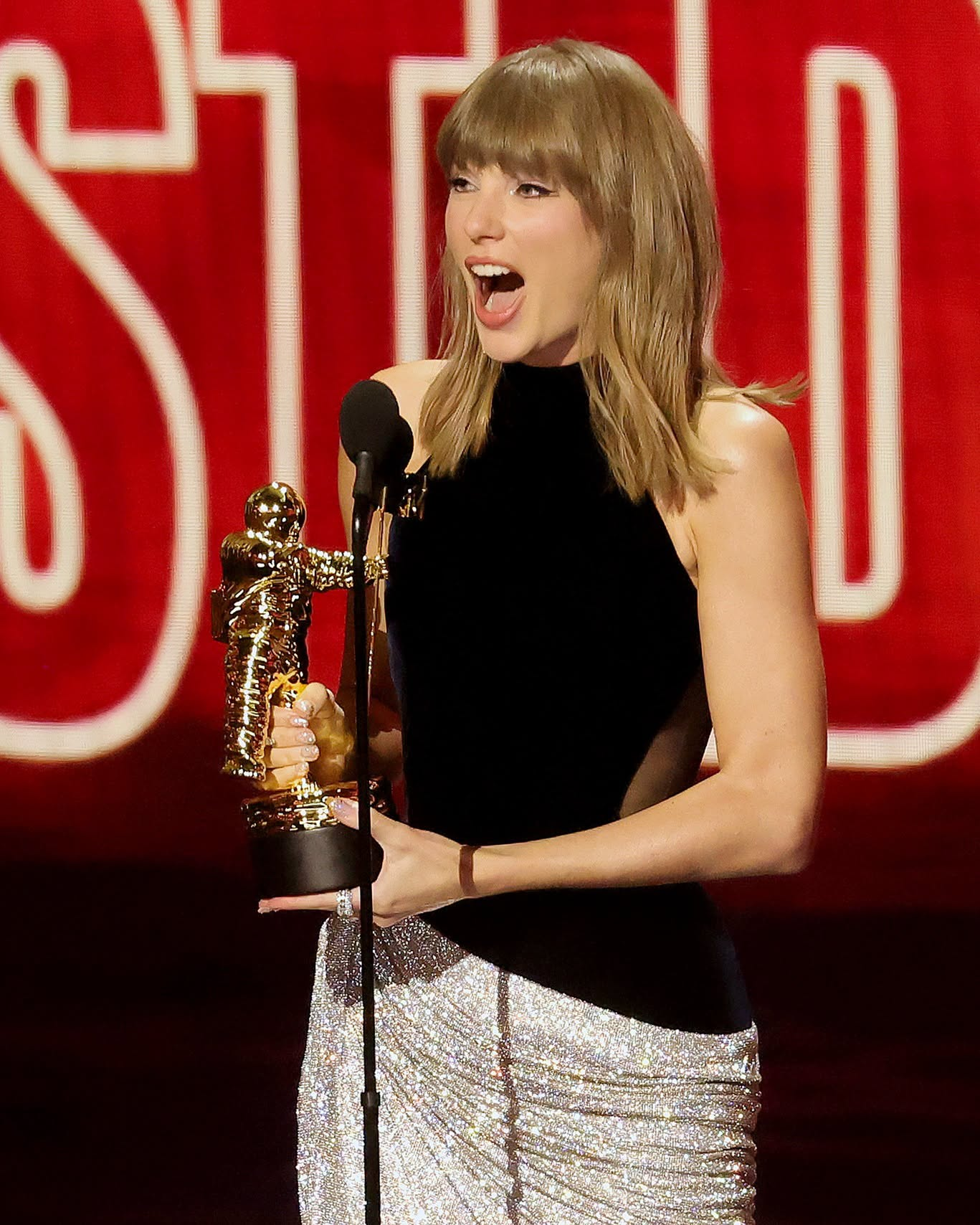 Taylor Swift wins Video of the Year, surpasses Beyoncé as most-awarded VMA artist