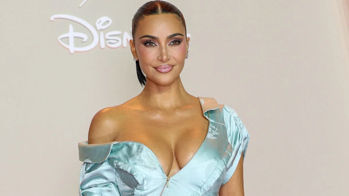 Paris court awards Kim Kardashian €1 over 2016 armed robbery